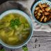 Grüne Bohnensuppe mit Croûtons